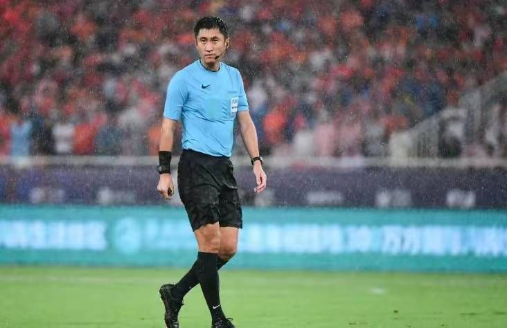 洪亮的声音，让全场再次喧腾起来。